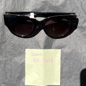 Guess Oversized Thick Frame Tortoiseshell Y2K Sunglasses - GU7680-52F